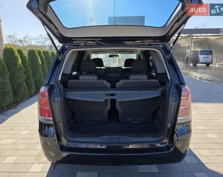 Черный Опель Зафира, объемом двигателя 1.9 л и пробегом 215 тыс. км за 6000 $, фото 15 на Automoto.ua