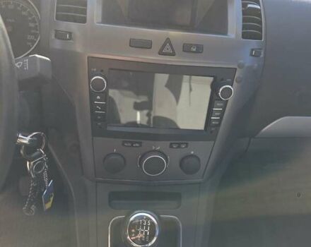 Черный Опель Зафира, объемом двигателя 1.9 л и пробегом 215 тыс. км за 6000 $, фото 12 на Automoto.ua