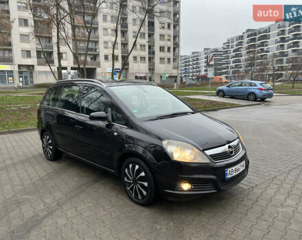 Черный Опель Зафира, объемом двигателя 1.6 л и пробегом 157 тыс. км за 5650 $, фото 2 на Automoto.ua