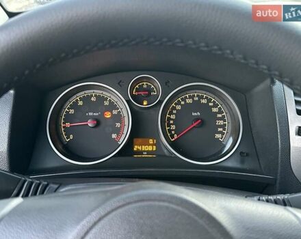 Черный Опель Зафира, объемом двигателя 1.8 л и пробегом 242 тыс. км за 5350 $, фото 53 на Automoto.ua