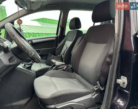 Черный Опель Зафира, объемом двигателя 1.91 л и пробегом 284 тыс. км за 5190 $, фото 8 на Automoto.ua