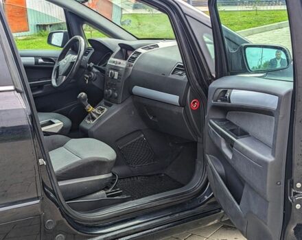 Черный Опель Зафира, объемом двигателя 0 л и пробегом 305 тыс. км за 2700 $, фото 1 на Automoto.ua