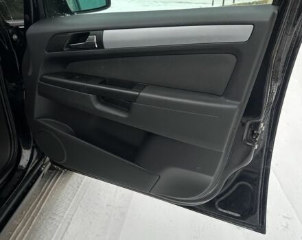 Черный Опель Зафира, объемом двигателя 1.9 л и пробегом 300 тыс. км за 2300 $, фото 21 на Automoto.ua