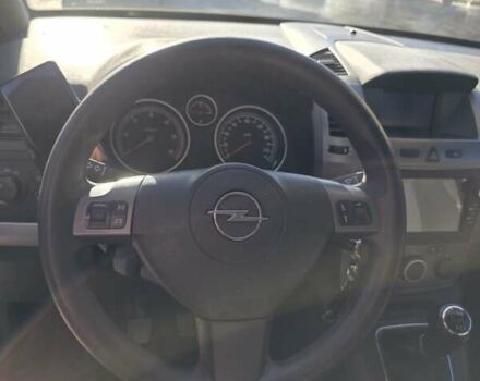 Черный Опель Зафира, объемом двигателя 1.9 л и пробегом 215 тыс. км за 6000 $, фото 13 на Automoto.ua