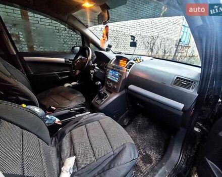 Черный Опель Зафира, объемом двигателя 1.9 л и пробегом 380 тыс. км за 5900 $, фото 2 на Automoto.ua