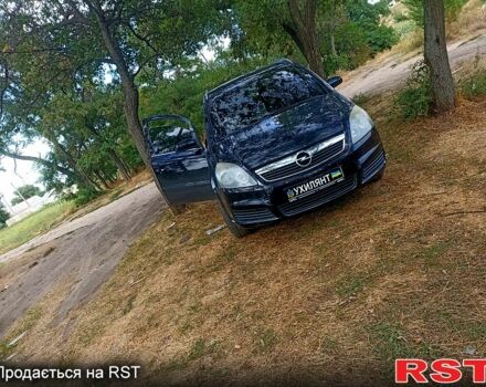 Черный Опель Зафира, объемом двигателя 1.6 л и пробегом 20 тыс. км за 5000 $, фото 4 на Automoto.ua