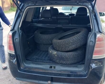 Черный Опель Зафира, объемом двигателя 1.9 л и пробегом 351 тыс. км за 4500 $, фото 14 на Automoto.ua