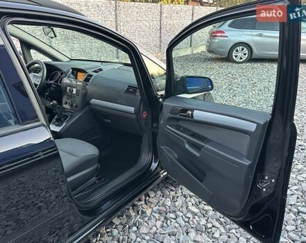 Черный Опель Зафира, объемом двигателя 1.8 л и пробегом 242 тыс. км за 5350 $, фото 67 на Automoto.ua