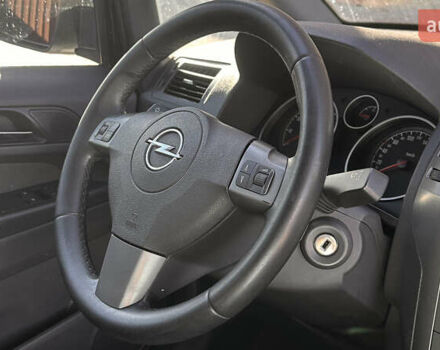 Чорний Опель Зафіра, об'ємом двигуна 1.8 л та пробігом 107 тис. км за 8200 $, фото 16 на Automoto.ua