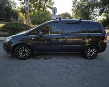 Черный Опель Зафира, объемом двигателя 1.6 л и пробегом 180 тыс. км за 4900 $, фото 4 на Automoto.ua