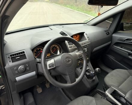 Черный Опель Зафира, объемом двигателя 1.9 л и пробегом 290 тыс. км за 2400 $, фото 8 на Automoto.ua