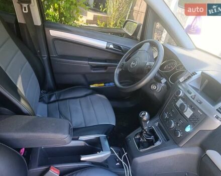 Черный Опель Зафира, объемом двигателя 1.6 л и пробегом 300 тыс. км за 5300 $, фото 7 на Automoto.ua