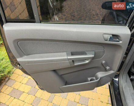 Черный Опель Зафира, объемом двигателя 1.8 л и пробегом 189 тыс. км за 5999 $, фото 16 на Automoto.ua