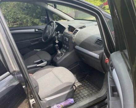 Черный Опель Зафира, объемом двигателя 1.9 л и пробегом 300 тыс. км за 6500 $, фото 4 на Automoto.ua