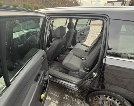 Черный Опель Зафира, объемом двигателя 1.9 л и пробегом 296 тыс. км за 5000 $, фото 4 на Automoto.ua