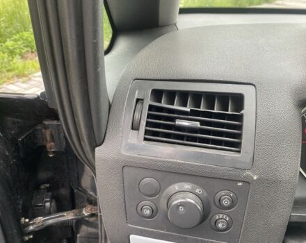 Черный Опель Зафира, объемом двигателя 1.9 л и пробегом 340 тыс. км за 5550 $, фото 14 на Automoto.ua