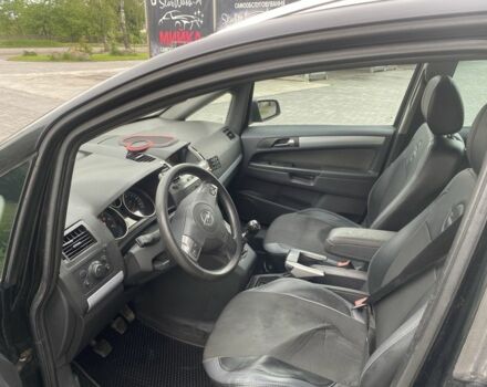 Черный Опель Зафира, объемом двигателя 1.9 л и пробегом 340 тыс. км за 5550 $, фото 6 на Automoto.ua