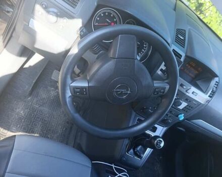 Черный Опель Зафира, объемом двигателя 1.6 л и пробегом 300 тыс. км за 5300 $, фото 12 на Automoto.ua