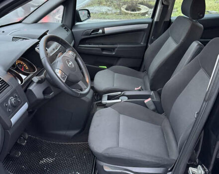 Черный Опель Зафира, объемом двигателя 1.8 л и пробегом 200 тыс. км за 6000 $, фото 19 на Automoto.ua