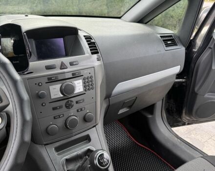 Черный Опель Зафира, объемом двигателя 1.9 л и пробегом 296 тыс. км за 5000 $, фото 5 на Automoto.ua