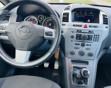 Черный Опель Зафира, объемом двигателя 1.9 л и пробегом 190 тыс. км за 5900 $, фото 2 на Automoto.ua