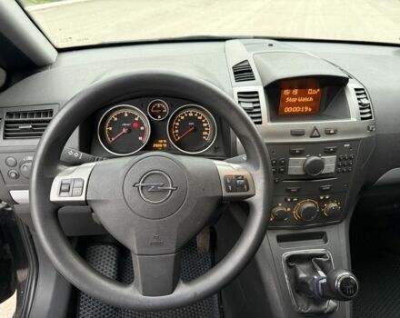 Черный Опель Зафира, объемом двигателя 1.9 л и пробегом 290 тыс. км за 2400 $, фото 9 на Automoto.ua