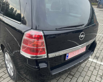 Черный Опель Зафира, объемом двигателя 1.8 л и пробегом 212 тыс. км за 5900 $, фото 3 на Automoto.ua