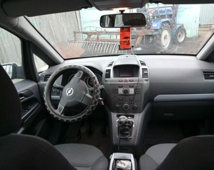 Черный Опель Зафира, объемом двигателя 1.6 л и пробегом 226 тыс. км за 6500 $, фото 4 на Automoto.ua