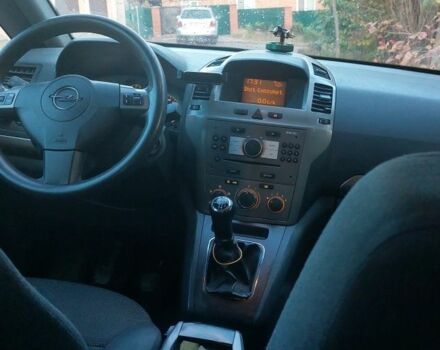 Черный Опель Зафира, объемом двигателя 1.8 л и пробегом 294 тыс. км за 6000 $, фото 4 на Automoto.ua