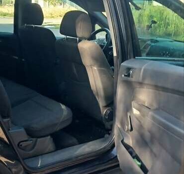 Черный Опель Зафира, объемом двигателя 1.91 л и пробегом 267 тыс. км за 5400 $, фото 2 на Automoto.ua