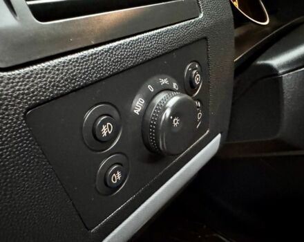 Черный Опель Зафира, объемом двигателя 1.8 л и пробегом 279 тыс. км за 4600 $, фото 19 на Automoto.ua