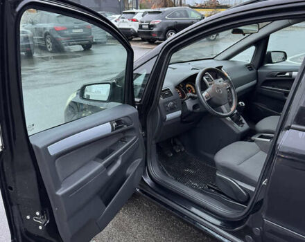 Черный Опель Зафира, объемом двигателя 1.8 л и пробегом 200 тыс. км за 6000 $, фото 11 на Automoto.ua