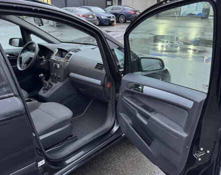 Черный Опель Зафира, объемом двигателя 1.8 л и пробегом 200 тыс. км за 6000 $, фото 10 на Automoto.ua