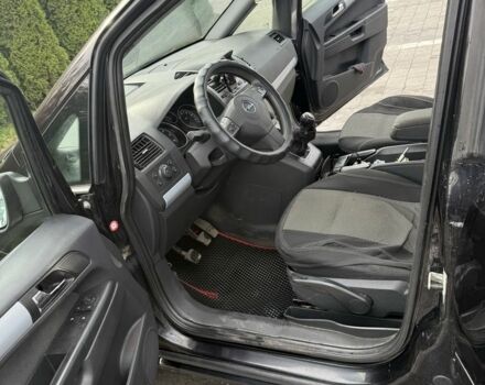 Черный Опель Зафира, объемом двигателя 1.9 л и пробегом 296 тыс. км за 5000 $, фото 7 на Automoto.ua