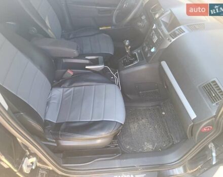 Черный Опель Зафира, объемом двигателя 1.6 л и пробегом 300 тыс. км за 5300 $, фото 5 на Automoto.ua