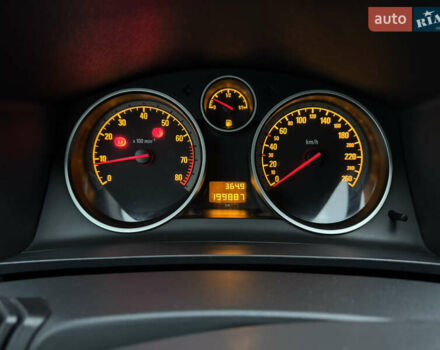 Черный Опель Зафира, объемом двигателя 1.8 л и пробегом 200 тыс. км за 6000 $, фото 27 на Automoto.ua