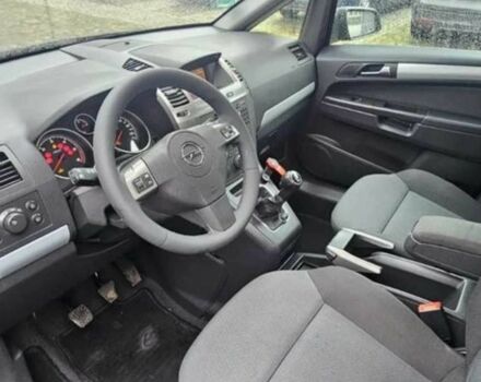 Черный Опель Зафира, объемом двигателя 1.9 л и пробегом 237 тыс. км за 2450 $, фото 5 на Automoto.ua