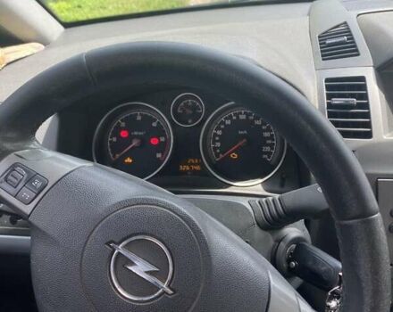 Черный Опель Зафира, объемом двигателя 1.9 л и пробегом 300 тыс. км за 6500 $, фото 13 на Automoto.ua