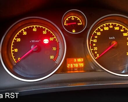 Черный Опель Зафира, объемом двигателя 1.6 л и пробегом 240 тыс. км за 5500 $, фото 12 на Automoto.ua