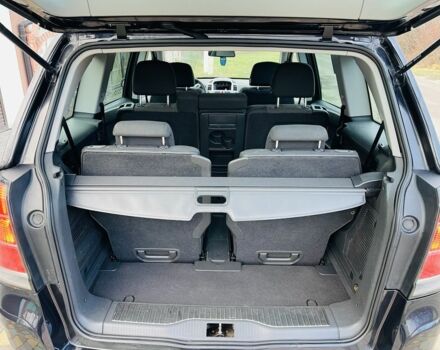 Черный Опель Зафира, объемом двигателя 1.9 л и пробегом 190 тыс. км за 5900 $, фото 14 на Automoto.ua