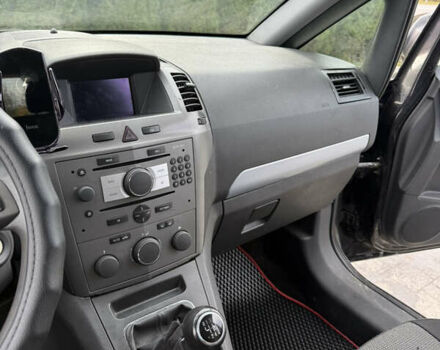 Черный Опель Зафира, объемом двигателя 1.91 л и пробегом 293 тыс. км за 5000 $, фото 3 на Automoto.ua