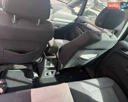 Черный Опель Зафира, объемом двигателя 2.2 л и пробегом 295 тыс. км за 4700 $, фото 6 на Automoto.ua