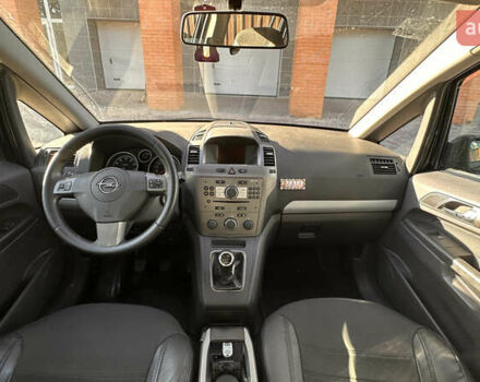 Чорний Опель Зафіра, об'ємом двигуна 1.8 л та пробігом 107 тис. км за 8200 $, фото 17 на Automoto.ua