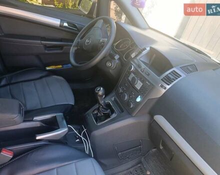 Черный Опель Зафира, объемом двигателя 1.6 л и пробегом 300 тыс. км за 5300 $, фото 6 на Automoto.ua