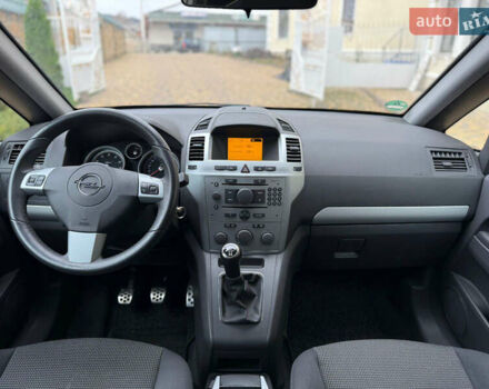 Черный Опель Зафира, объемом двигателя 1.8 л и пробегом 189 тыс. км за 5999 $, фото 7 на Automoto.ua