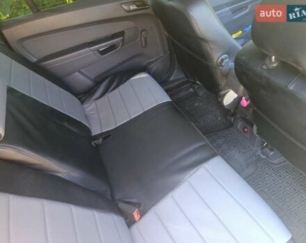 Черный Опель Зафира, объемом двигателя 1.6 л и пробегом 300 тыс. км за 5300 $, фото 14 на Automoto.ua