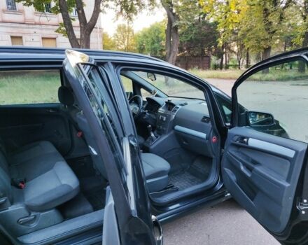 Черный Опель Зафира, объемом двигателя 2 л и пробегом 274 тыс. км за 2950 $, фото 9 на Automoto.ua