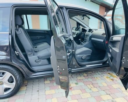 Черный Опель Зафира, объемом двигателя 1.9 л и пробегом 190 тыс. км за 5900 $, фото 4 на Automoto.ua