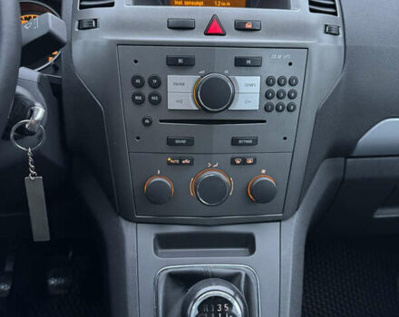 Черный Опель Зафира, объемом двигателя 1.8 л и пробегом 200 тыс. км за 6000 $, фото 28 на Automoto.ua