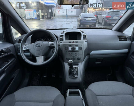 Черный Опель Зафира, объемом двигателя 1.8 л и пробегом 200 тыс. км за 6000 $, фото 22 на Automoto.ua